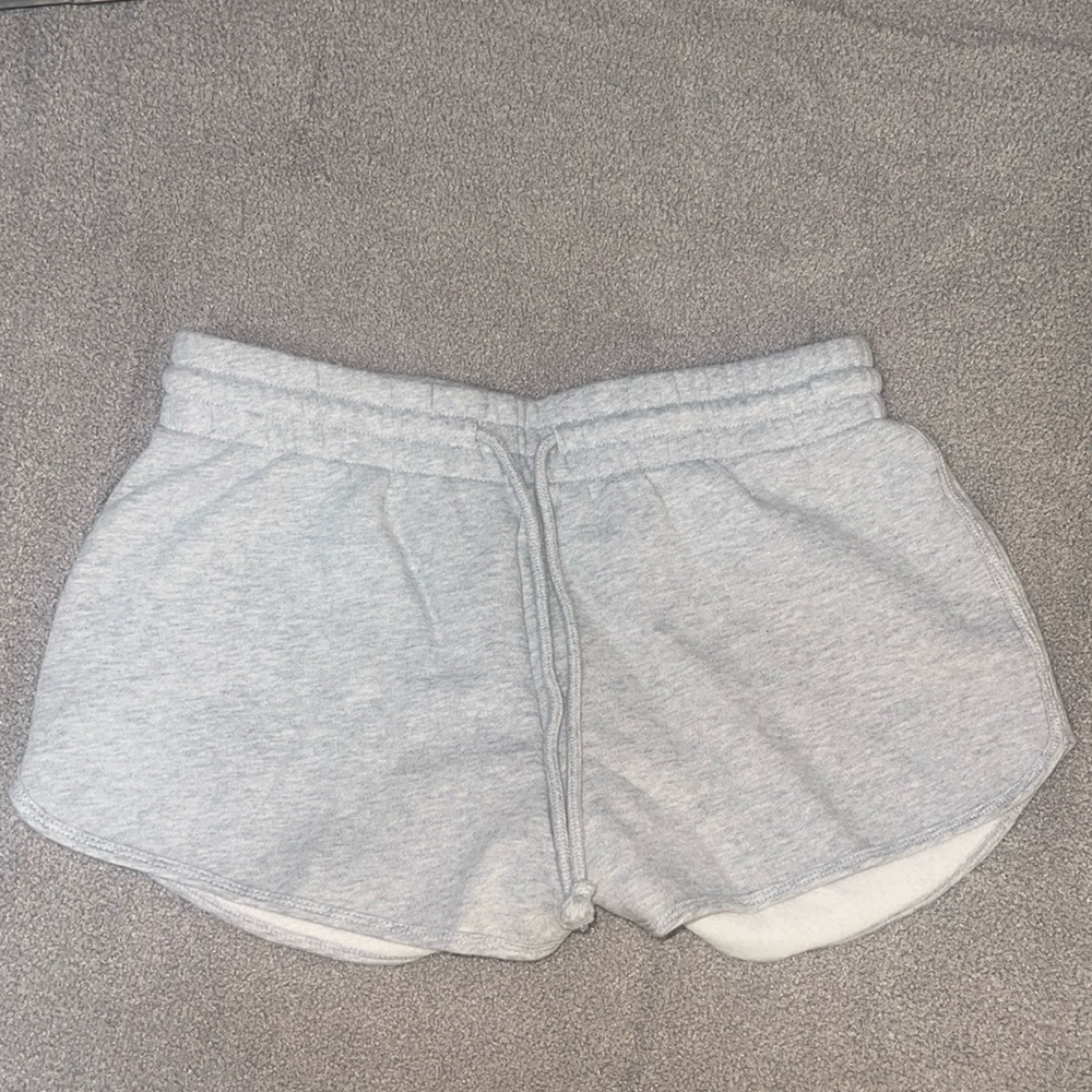Aritzia TNA “Cozy Fleece Boyfriend 3 Sweatshorts”